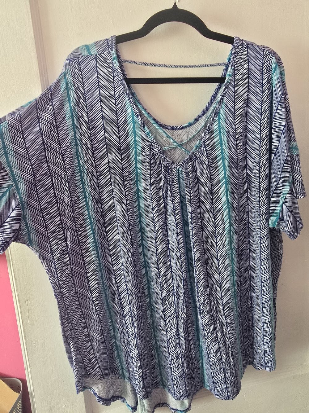 Women's Blue Chevron Stripe Short-Sleeve Top